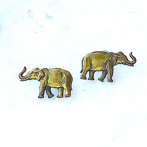 JJ JONETTE PIERCED EARRINGS ELEPHANT  ANTIQUED BRUSHED BRASS VINTAGE - Picture 3 of 7